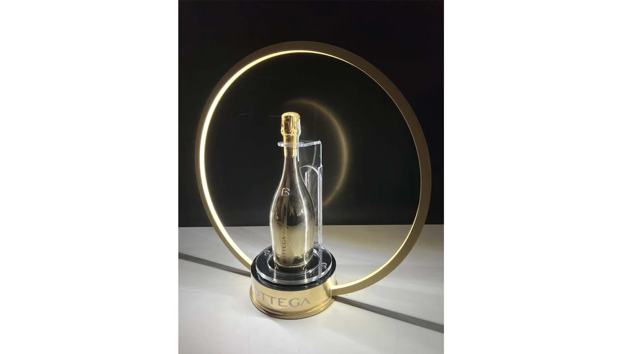 Espositore-luminoso-tavolo-banco-bottiglia-bottiglie-vino-spumante-champagne-Bottega-Pubbliforma-Promotion.jpg