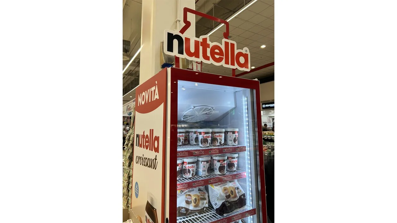 insegna-frigo-gelati-croissant-dolci-Nutella-Ferrero-Pubbliforma-Promotion.jpg